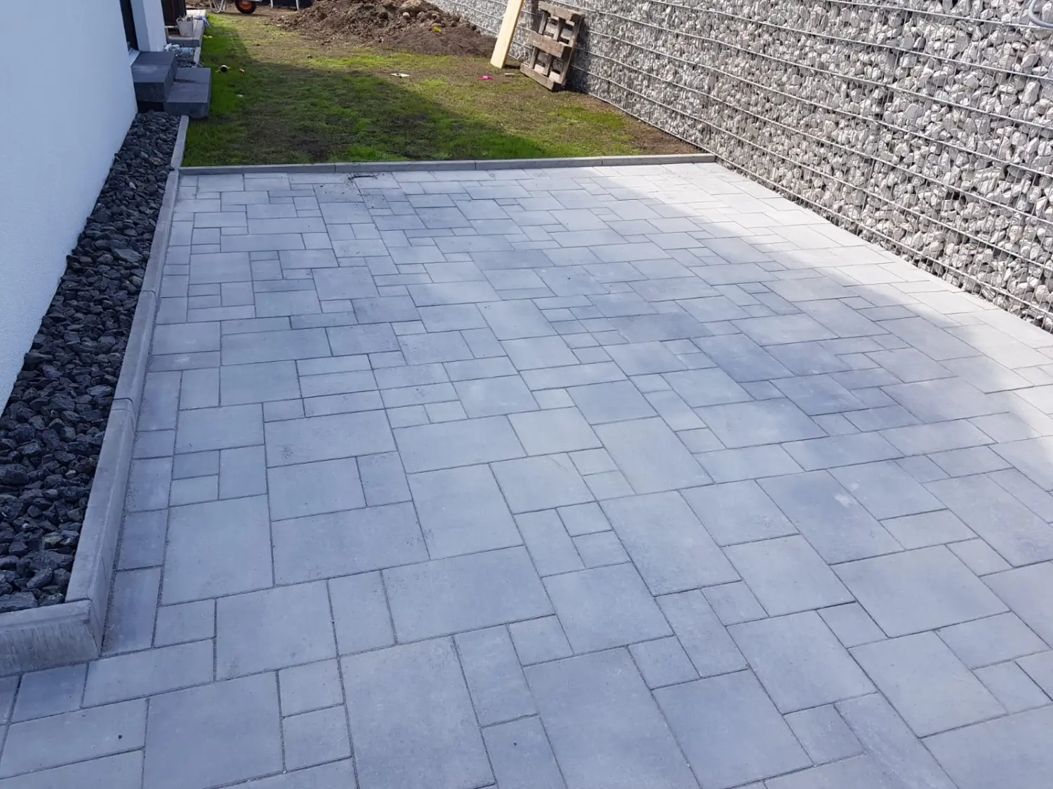 OKY A.T.L.- Gehweg mit Garten